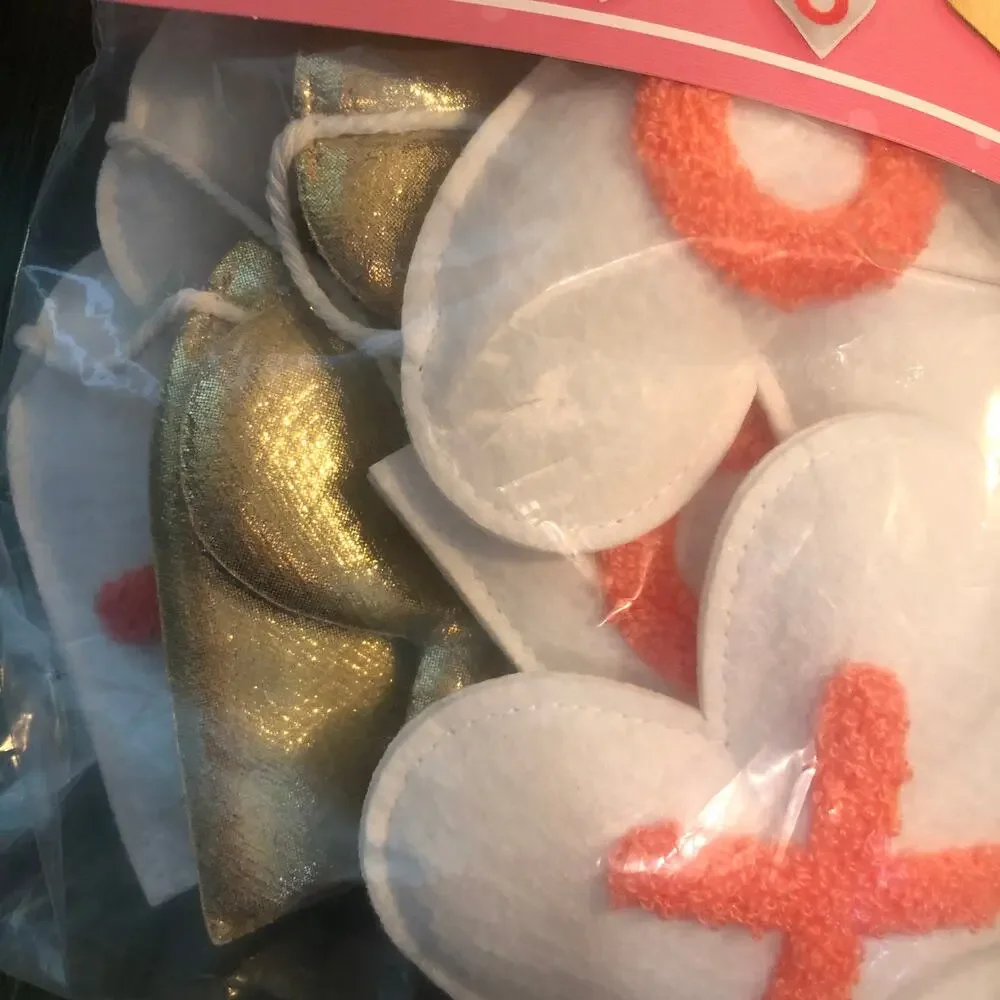 Spritz NWT Heart XOXO Valentine's Garland 6ft. White Gold Pink